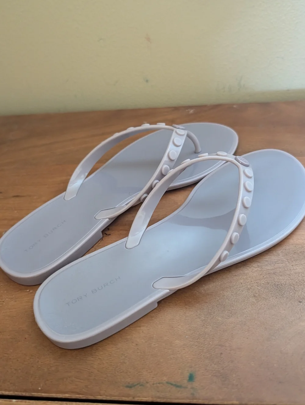 Tory Burch TPU Logo Studded Jelly Flip Flops in Light Purple sz 8